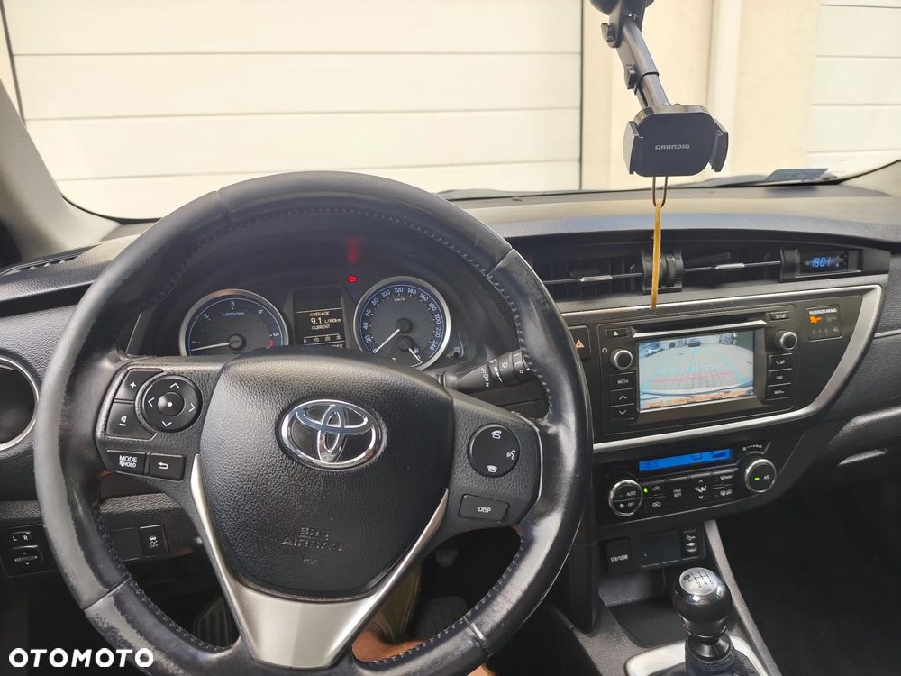 Toyota Auris 2.0 D-4D Premium - 18