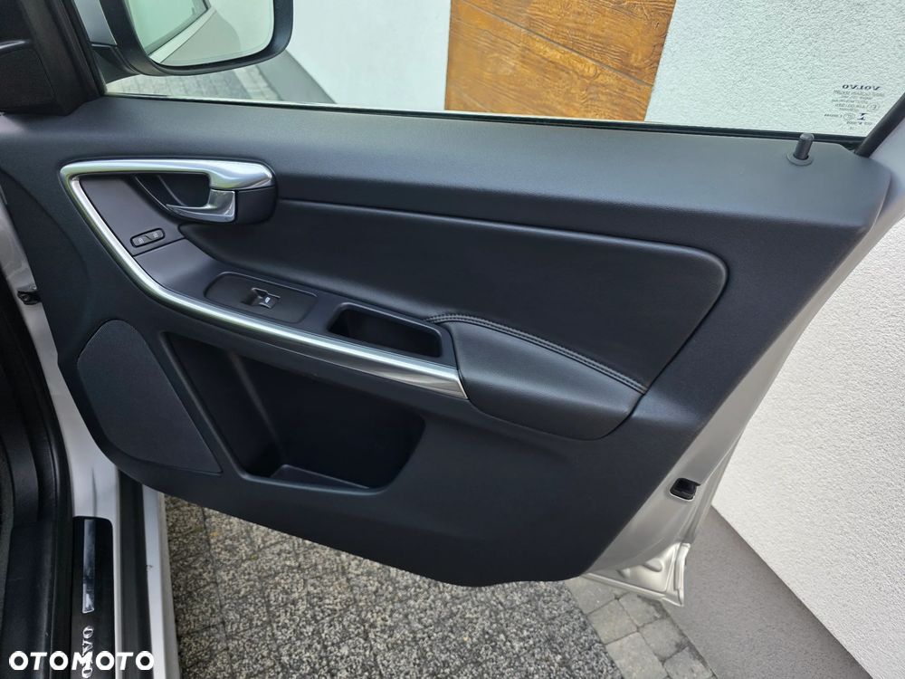 Volvo XC 60 D4 Geartronic Summum - 25