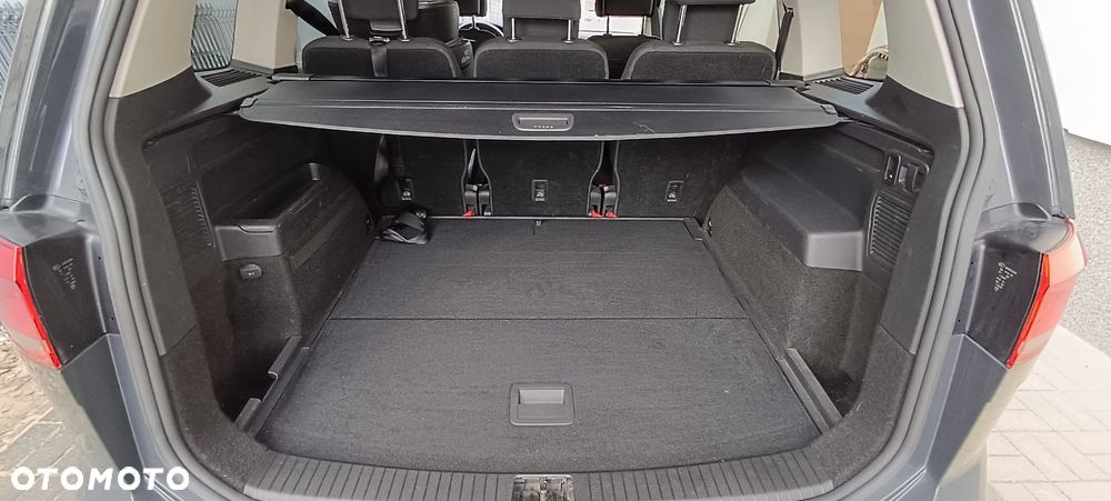 Volkswagen Touran - 13