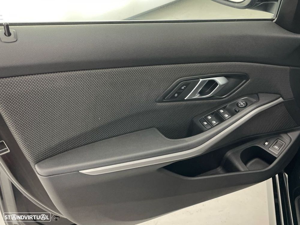 BMW 330 e Auto - 19