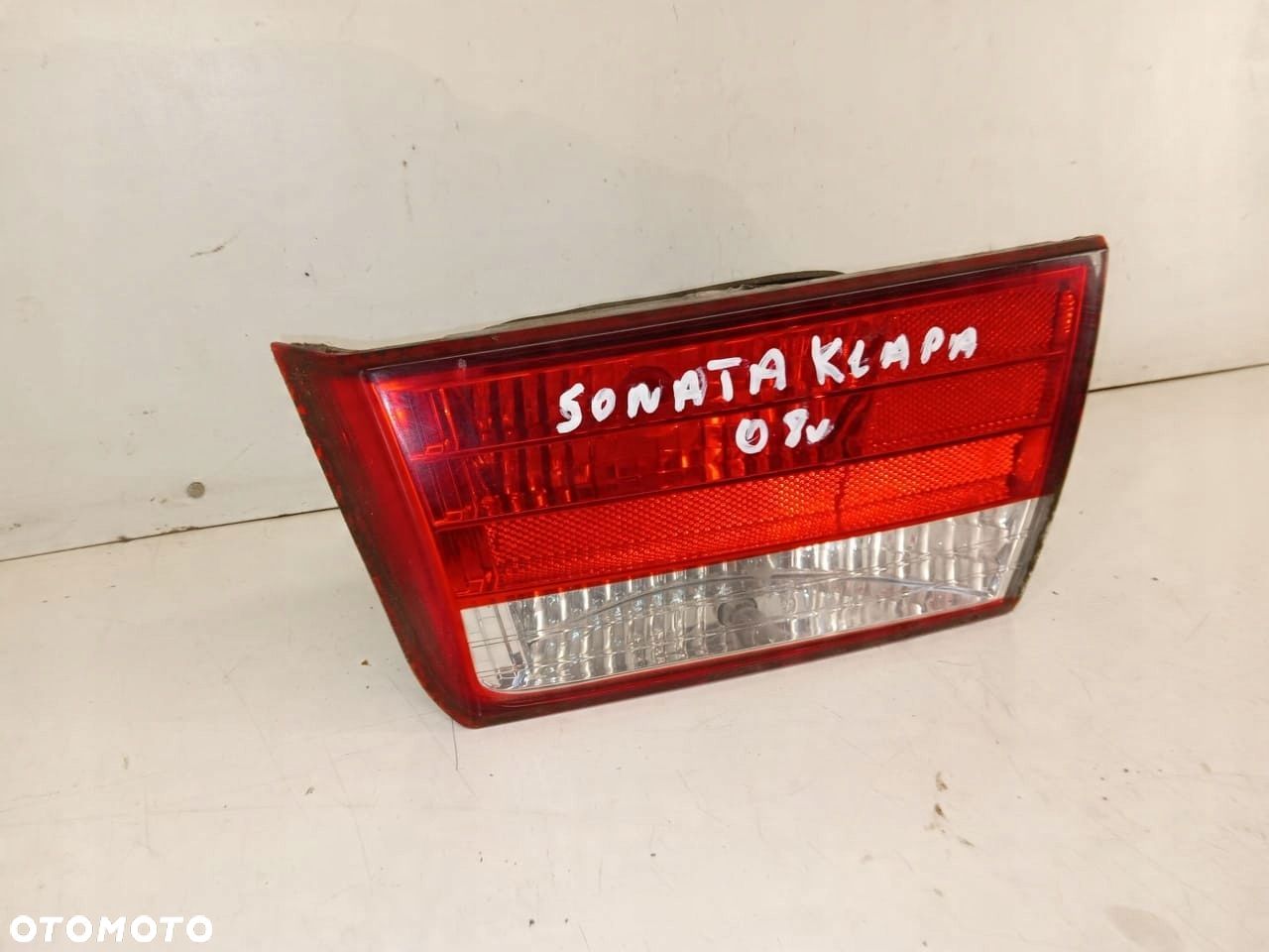 HYUNDAI SONATA LAMPA PRAWA TYLNA W KLAPĘ - 1