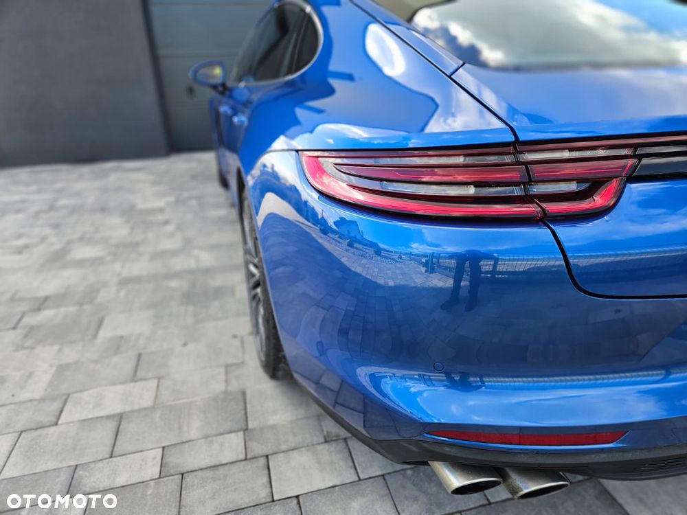 Porsche Panamera 4S - 27
