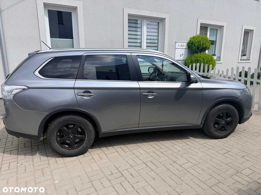 Mitsubishi Outlander - 3