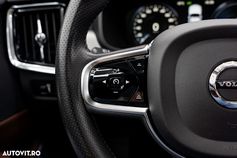 Volvo S90 T8 Twin Engine AWD Geartronic Momentum - 30