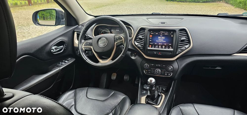 Jeep Cherokee - 10
