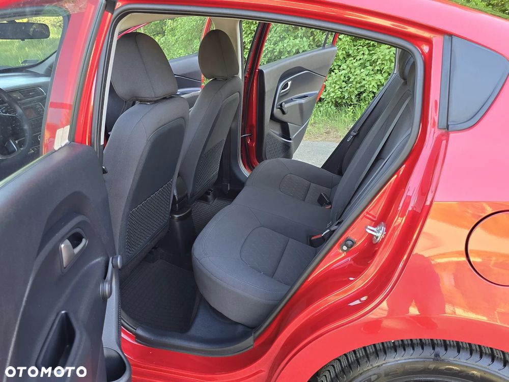 Kia Rio 1.2 L - 6