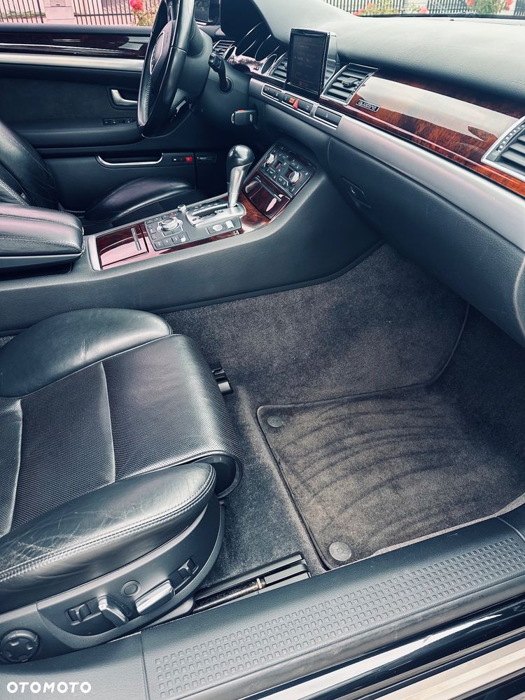 Audi A8 - 30