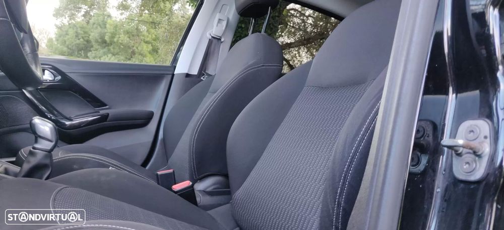 Peugeot 208 PureTech 82 Start & Stop Style - 27