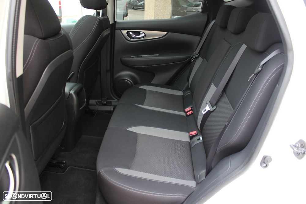 Nissan Qashqai 1.3 DIG-T N-Connecta - 24