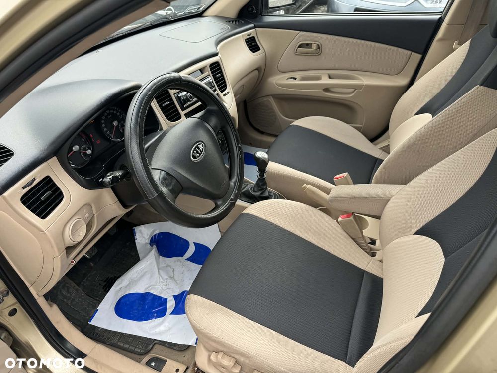 Kia Rio 1.5 CRDi Family + - 8