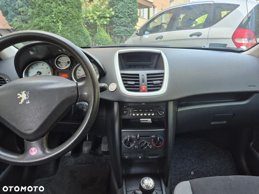 Peugeot 207 - 8