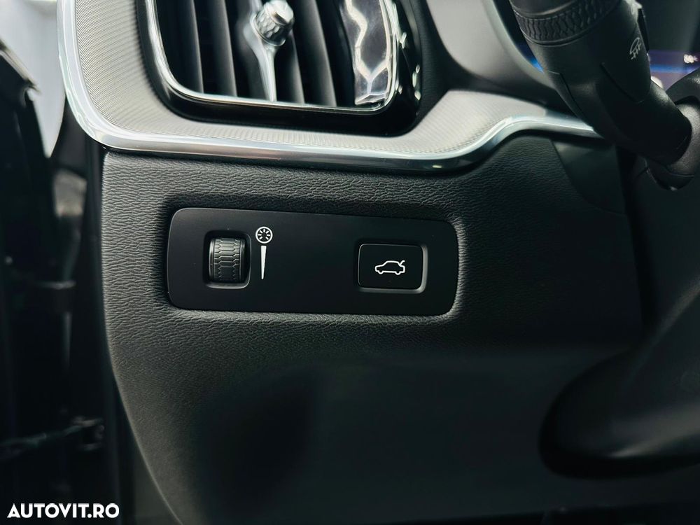 Volvo XC 60 B4 D Ultimate Dark - 15