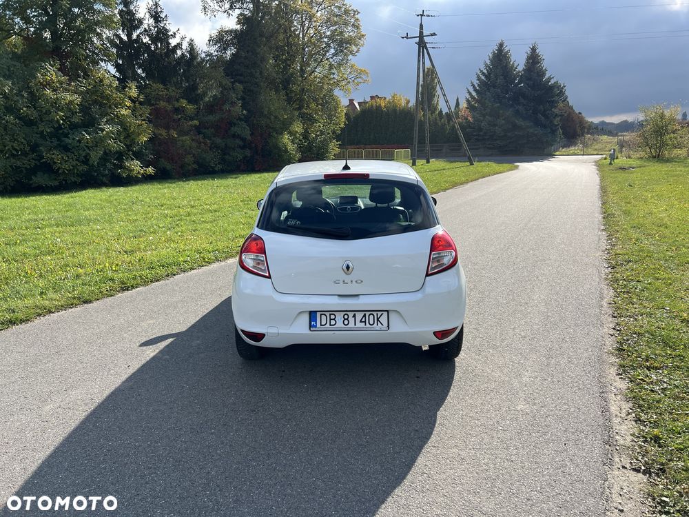 Renault Clio 2010 photo 4