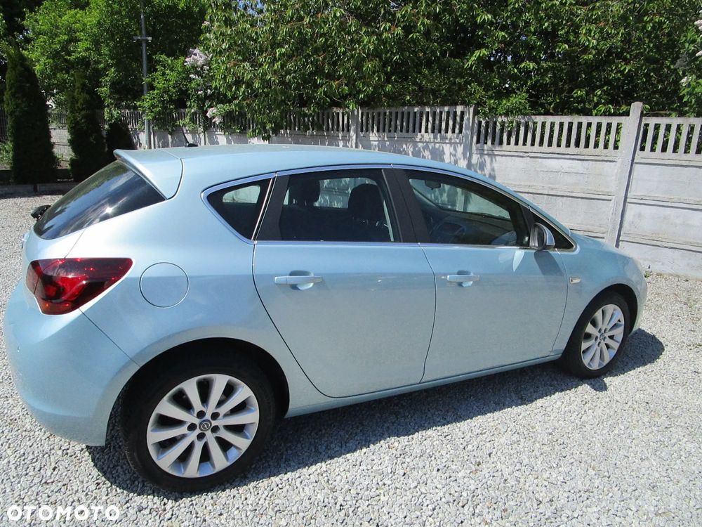 Opel Astra 1.6 Design Edition - 13