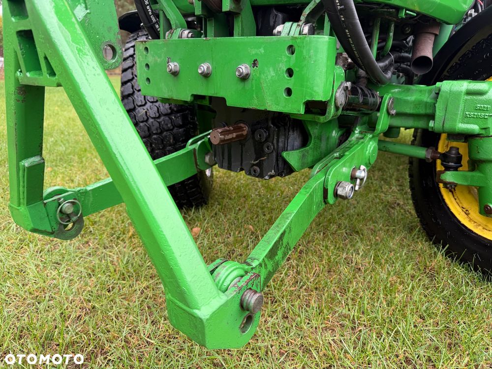 John Deere 3045R - 19