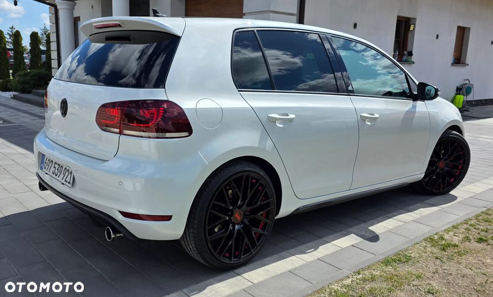 Volkswagen Golf 2.0 GTI DSG adidas - 34
