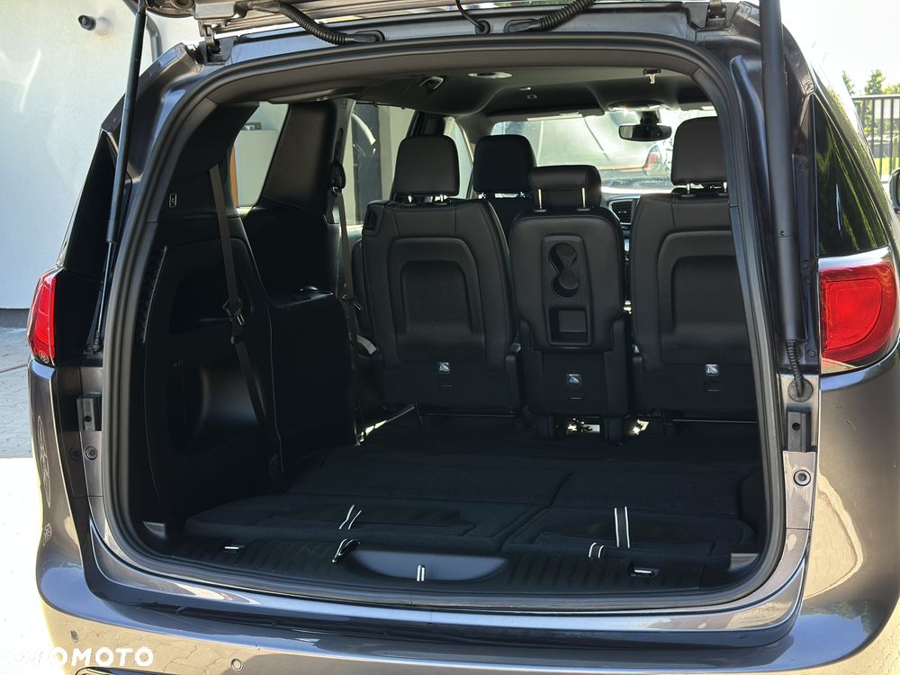 Chrysler Pacifica - 16