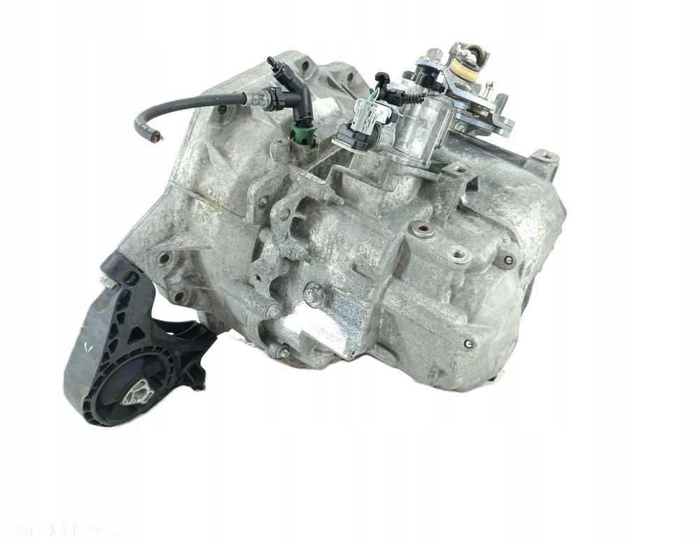 SKRZYNIA BIEGÓW MANUALNA OPEL ZAFIRA C 1.6 CDTI 55574460 F40 - 1