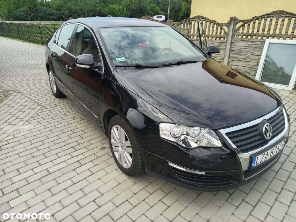 Volkswagen Passat - 1