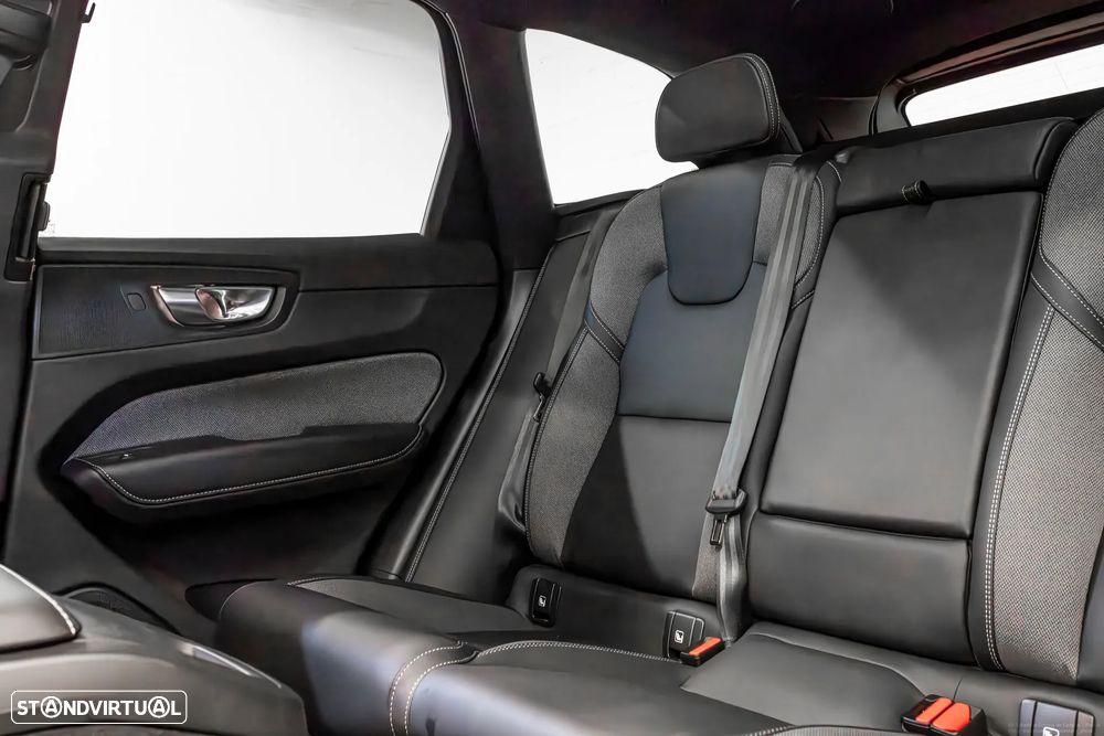 Volvo XC 60 2.0 T6 PHEV Black Edition AWD - 14