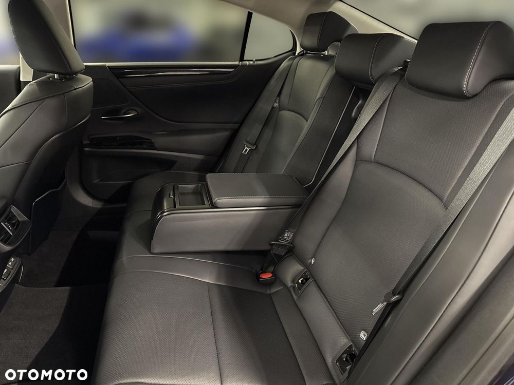 Lexus ES 300h Business Edition - 11