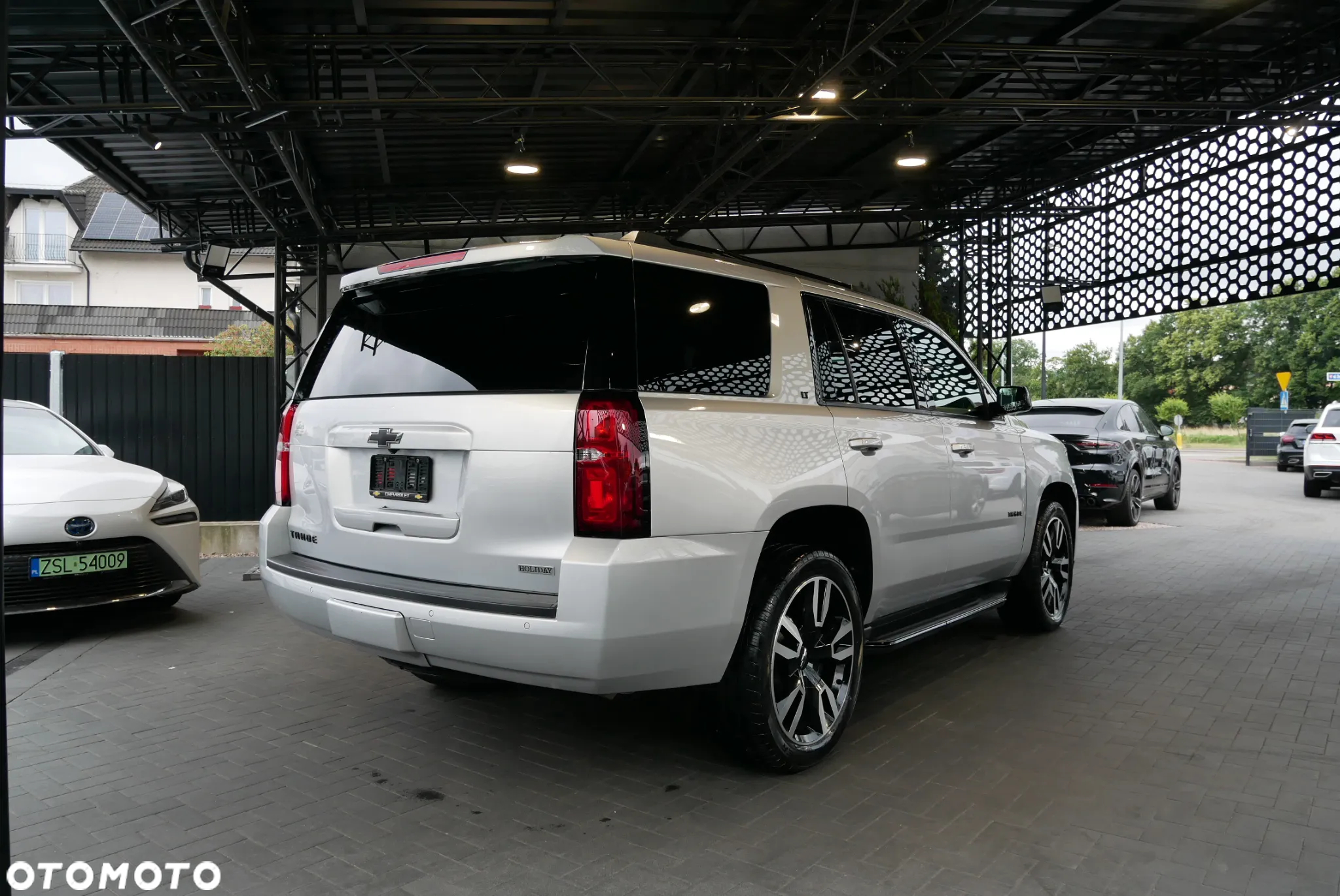 Chevrolet Tahoe - 3