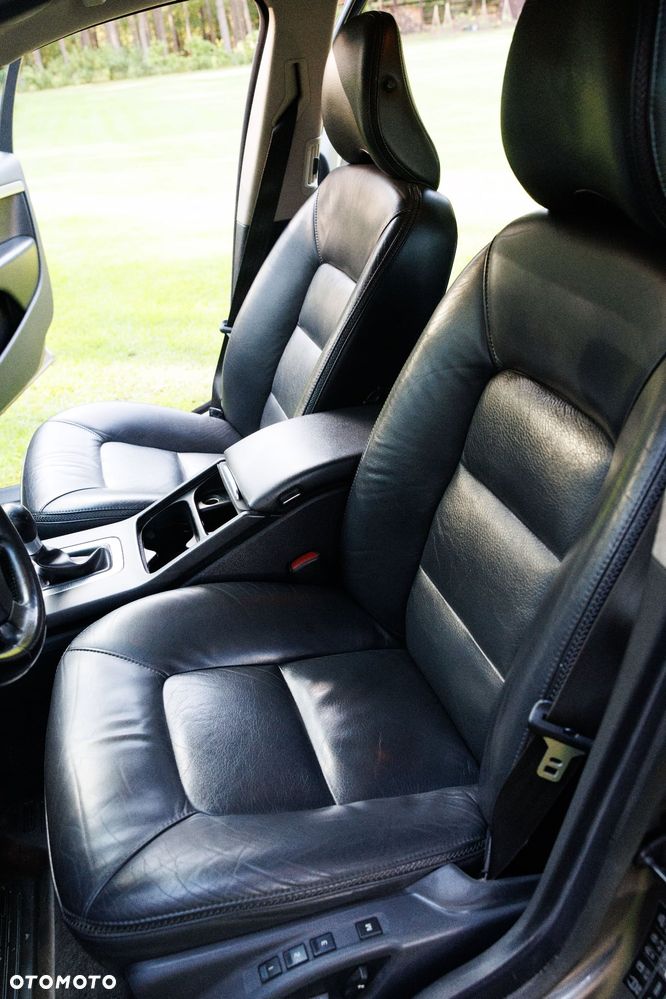 Volvo XC 70 2.4D AWD Momentum - 26