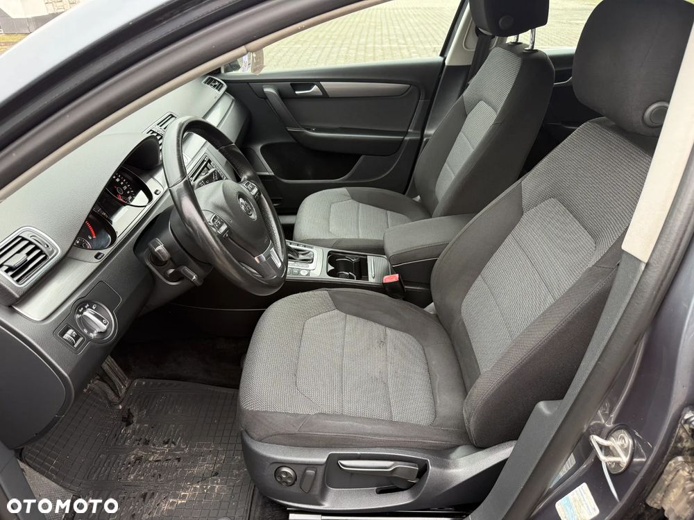 Volkswagen Passat 2.0 TDI Comfortline DSG - 13
