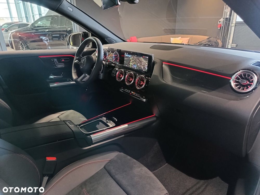 Mercedes-Benz GLA - 22