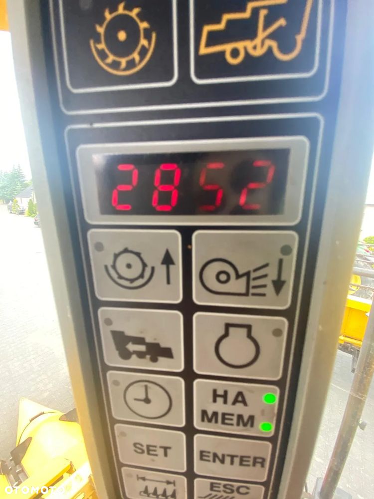 New Holland CSX7040 - 4