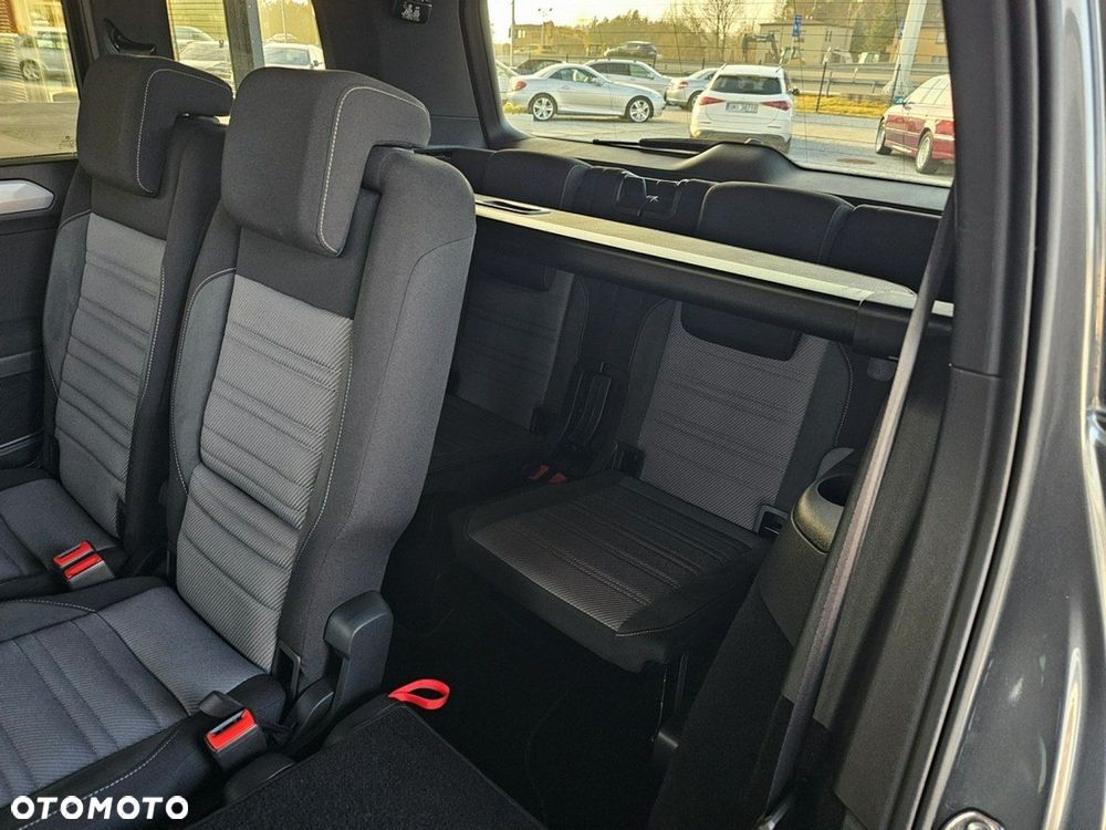 Volkswagen Touran - 28