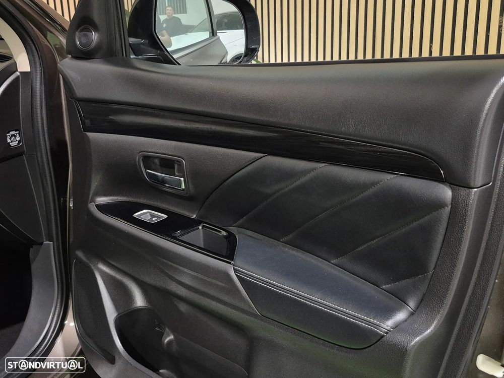 Mitsubishi Outlander 2.0 Instyle Navi - 37