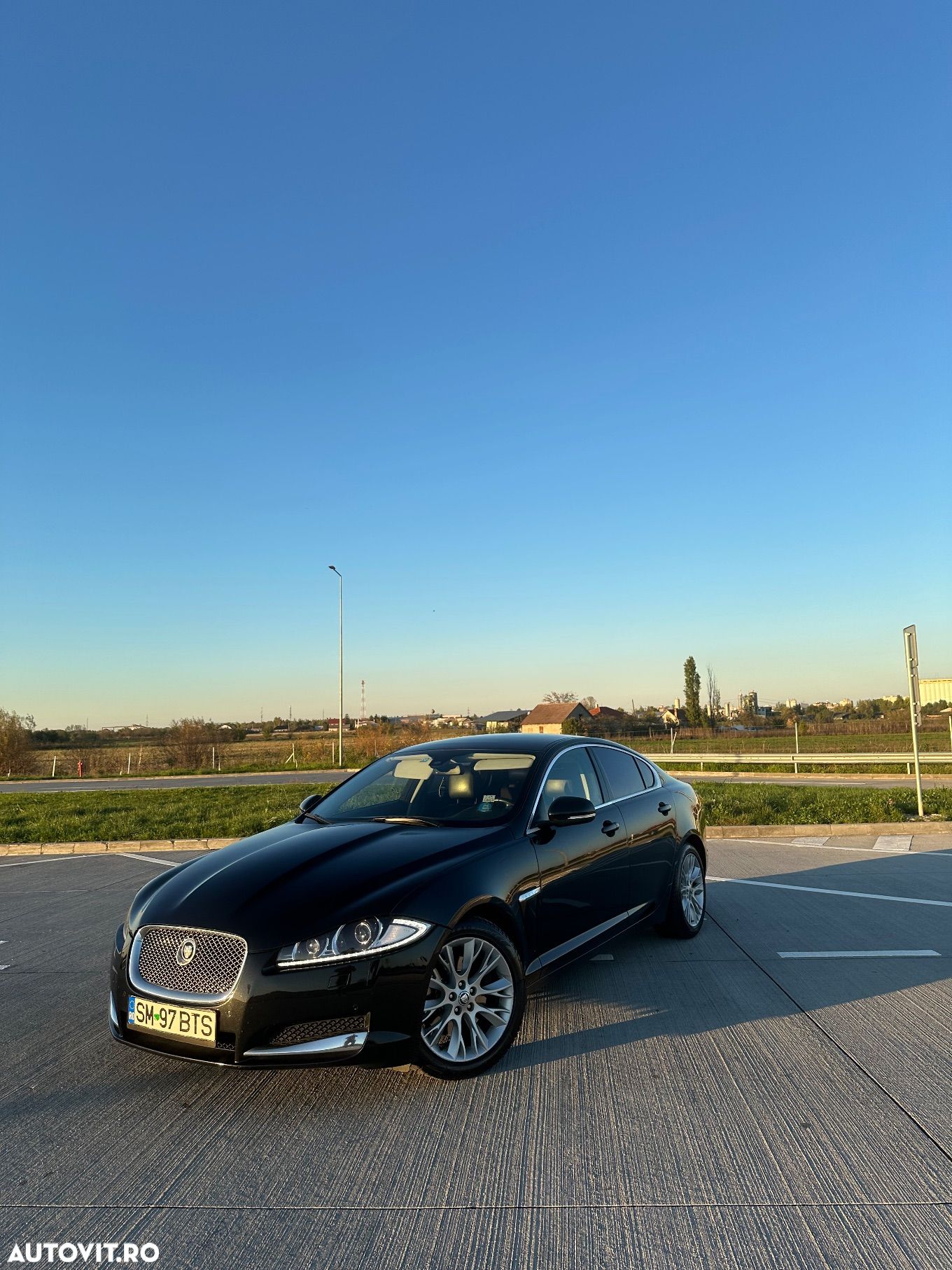 Jaguar XF 2.2D Premium Luxury - 1