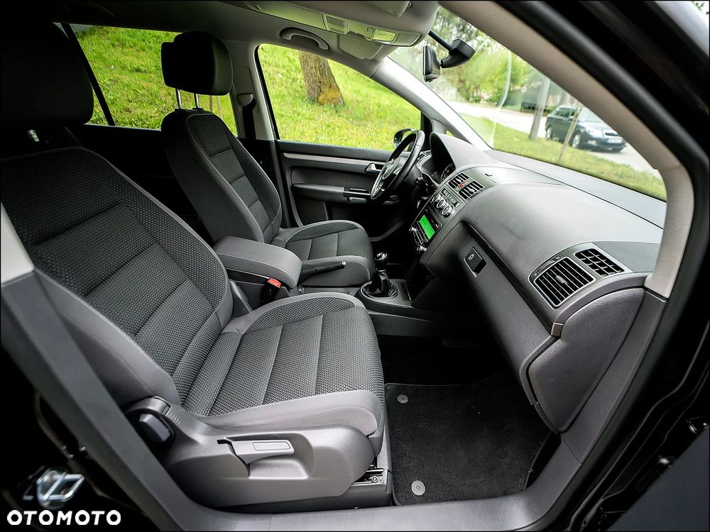 Volkswagen Touran - 32