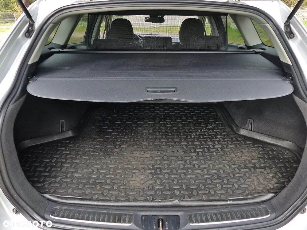 Toyota Avensis 2.0 D-4D Premium - 11