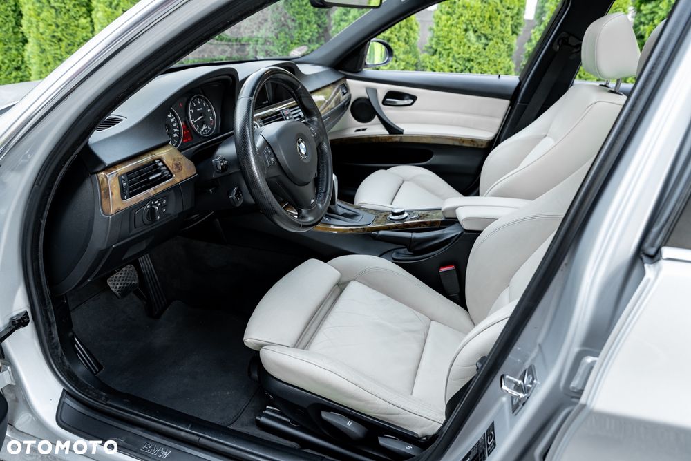 BMW Seria 3 330xi - 16