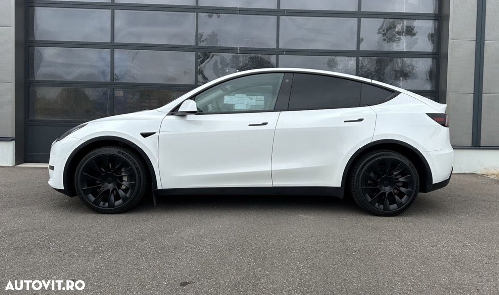 Tesla Model Y - 4