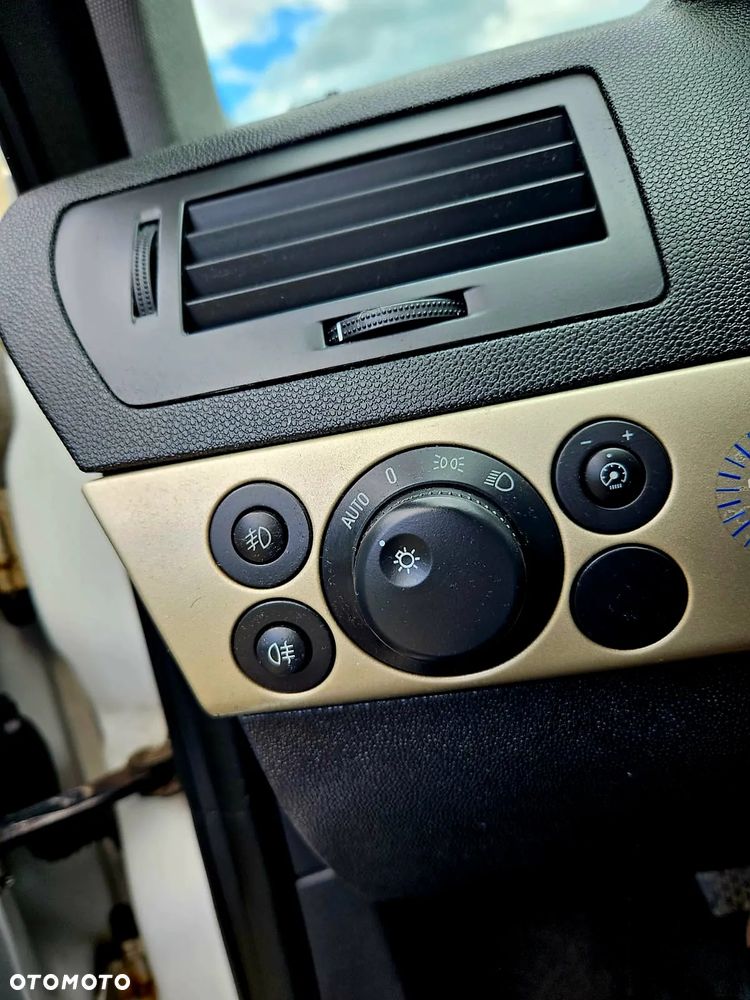 Opel Astra GTC 1.6 Innovation - 20