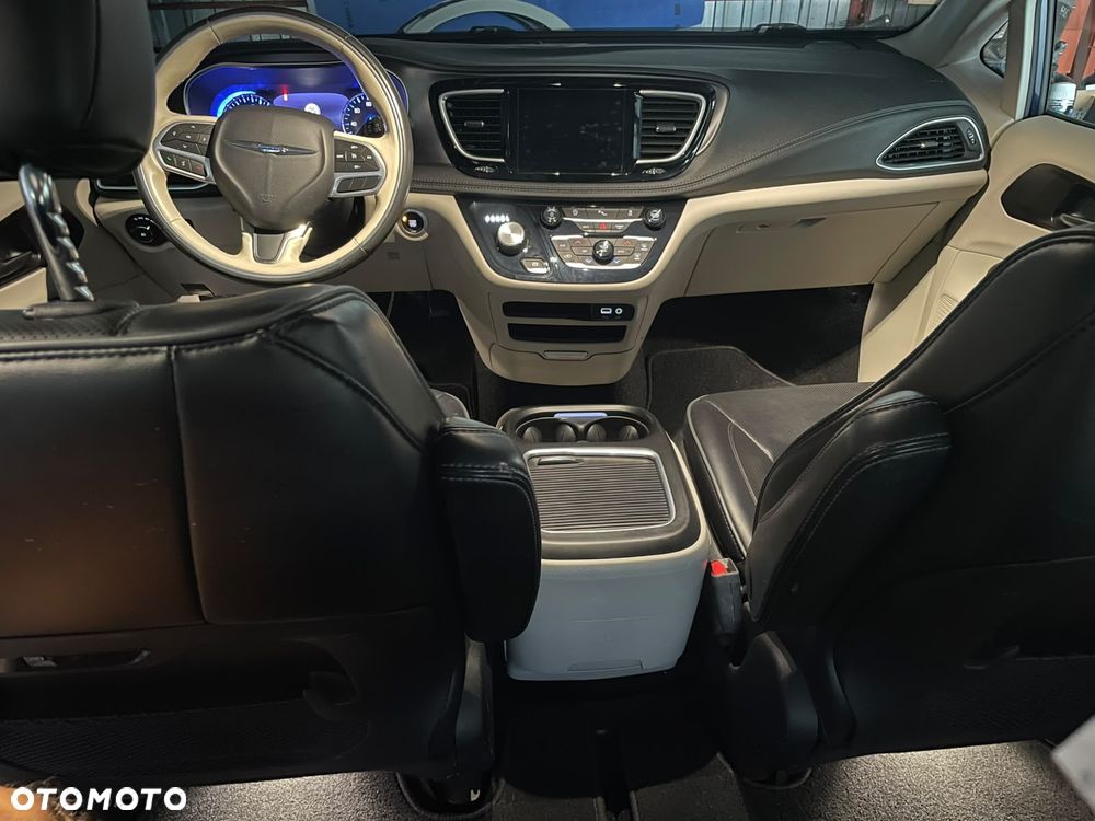 Chrysler Pacifica - 15