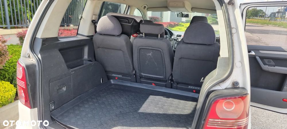 Volkswagen Touran - 8