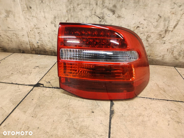 Lampa prawa tył tylna Porsche Cayenne I 1 Lift