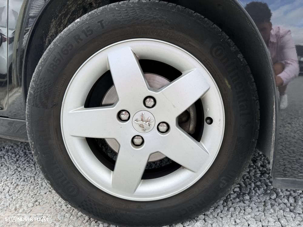 Peugeot 207 1.4 HDi Sportium - 4