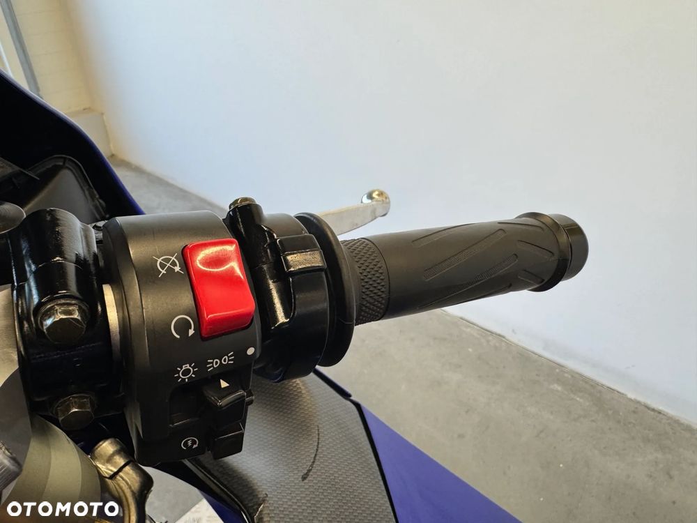 Yamaha YZF - 28