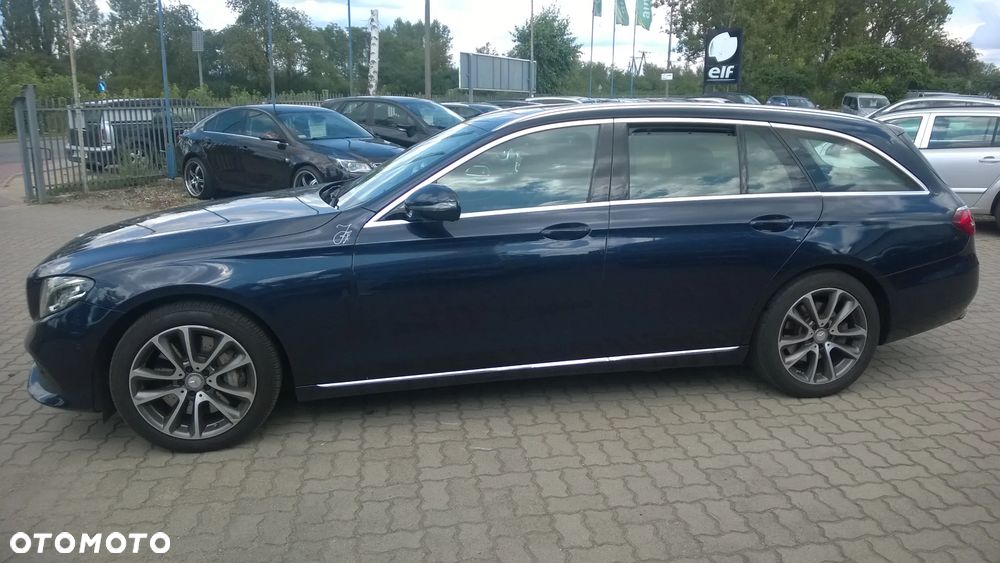 Mercedes-Benz Klasa E 350 d 4Matic 9G-TRONIC Exclusive - 3