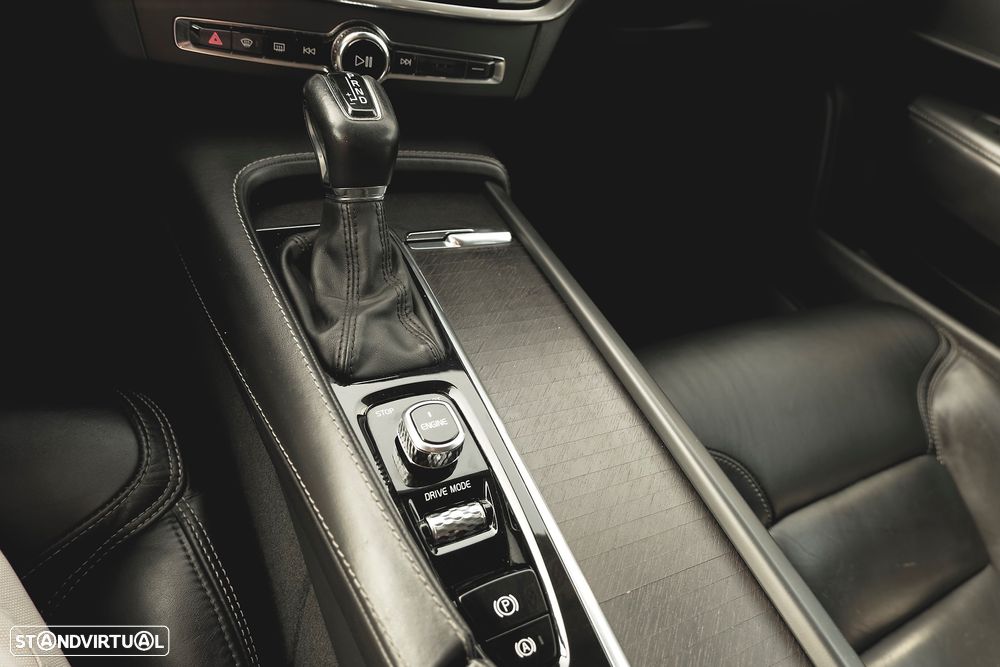 Volvo V90 Cross Country D5 AWD Geartronic Pro - 25