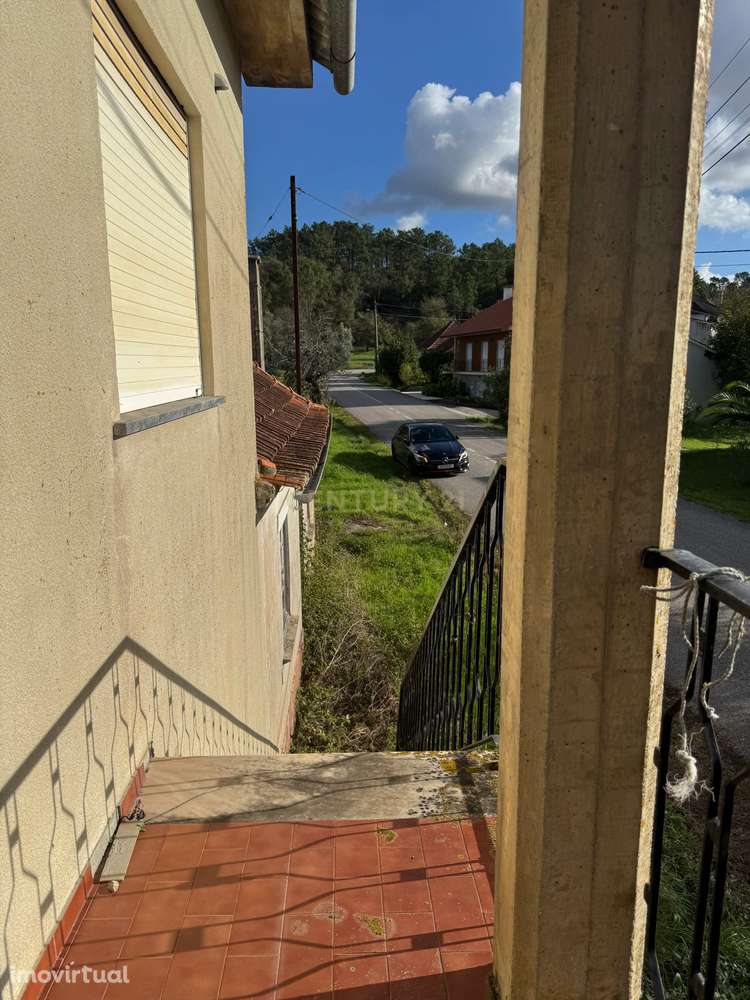 Casa T1 com garagem e terreno - Grande imagem: 4/11