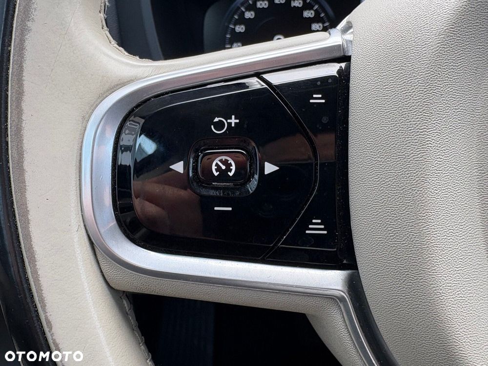 Volvo XC 60 - 25