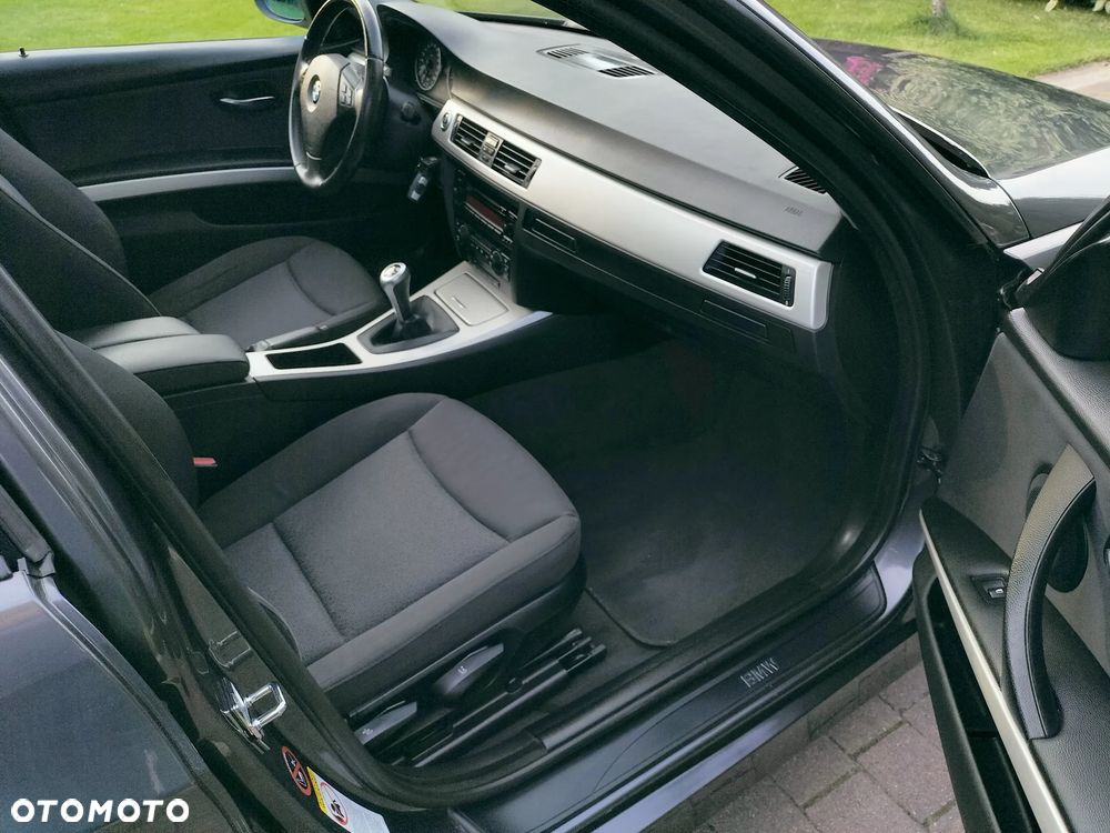 BMW Seria 3 318i - 16