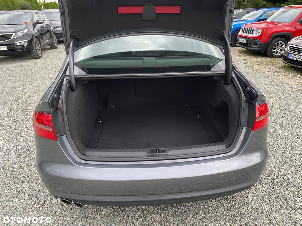 Audi A4 Limousine 2.0 TDI DPF clean diesel Ambiente - 29