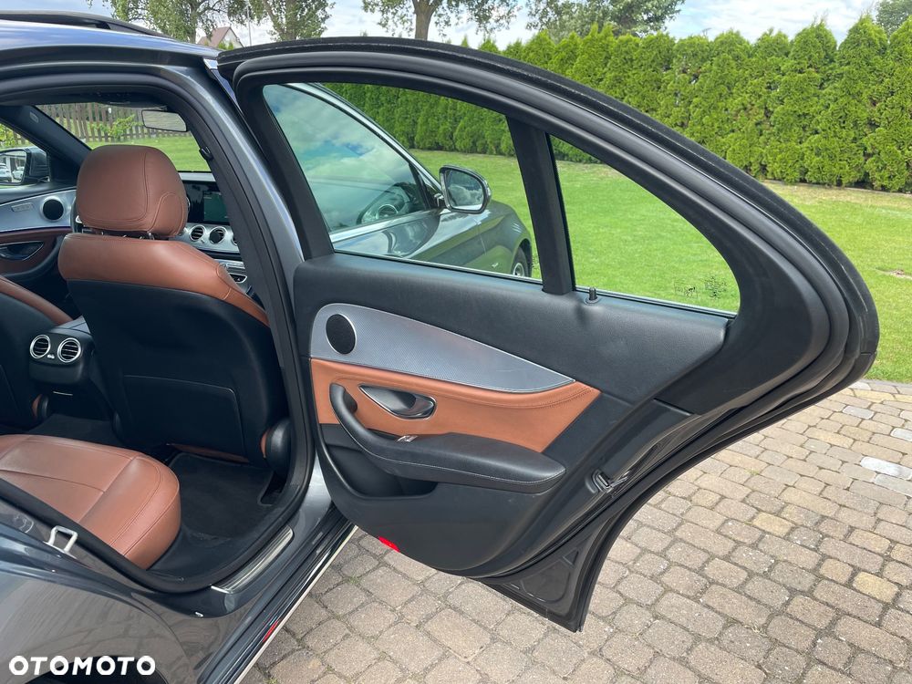 Mercedes-Benz Klasa E 200 4Matic 9G-TRONIC - 18
